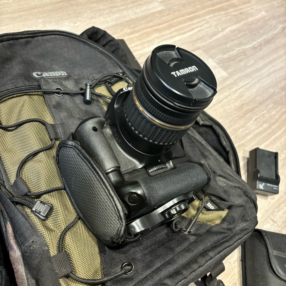 Canon Eos Rebel T2i Bundle Tamron 17-55 A16 F2.8 Speedlite Flash USED